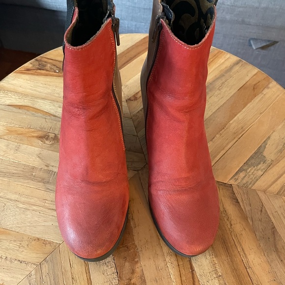 Fly London ankle boot size 39 (8.5) - Picture 3 of 5